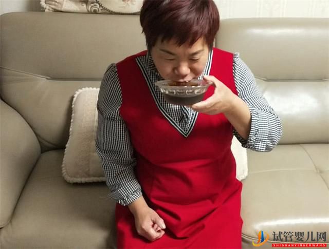 50歲高齡做試管嬰兒執意要3胎，并說“北京有4套房”，你咋看？(圖1)