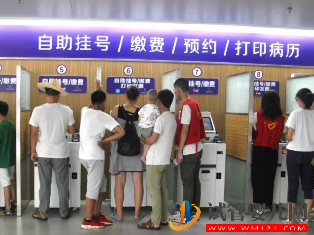 溫州附一醫(yī)全稱叫做溫州醫(yī)科大學(xué)附屬第一醫(yī)院,也是浙江省立溫州第一醫(yī)院,醫(yī)院成立于1919年,是浙江省首批通過三甲評審的四家綜合性醫(yī)院之一,也是浙江省第2家可以開展輔助生殖技術(shù)的醫(yī)院。心是國家衛(wèi)生部首批批準(zhǔn)的實(shí)施人類輔助生殖技術(shù)的醫(yī)療機(jī)構(gòu)之一,是省級醫(yī)學(xué)重點(diǎn)建設(shè)學(xué)科,并作為婦產(chǎn)科學(xué)的重要部分被省教育廳評為省重點(diǎn)扶植學(xué)科。已經(jīng)為很多的患者實(shí)現(xiàn)了做父母的權(quán)利。 溫州附一醫(yī)生殖醫(yī)學(xué)中心 溫州附一醫(yī)生殖(圖1) 溫州一醫(yī)3種試管掛號流程分享,可電話、微信,也可現(xiàn)場掛號(圖1)