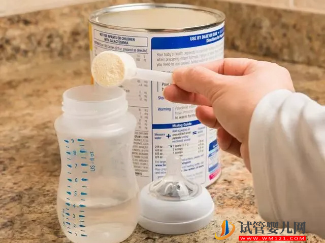 0-6個(gè)月寶寶吃奶粉量有標(biāo)準(zhǔn),這兩個(gè)計(jì)算公式很實(shí)用(圖2) 0-6個(gè)月寶寶吃奶粉量有標(biāo)準(zhǔn),這兩個(gè)計(jì)算公式很實(shí)用(圖2)